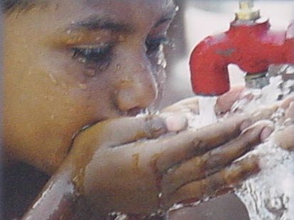 tomando-agua.jpg