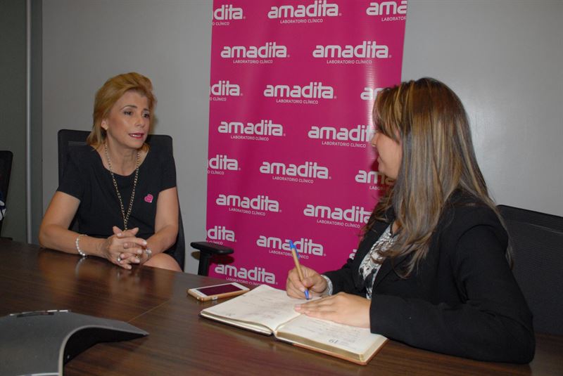 Foto_Dra._Patricia_Gonzalez_en_entrevista.JPG