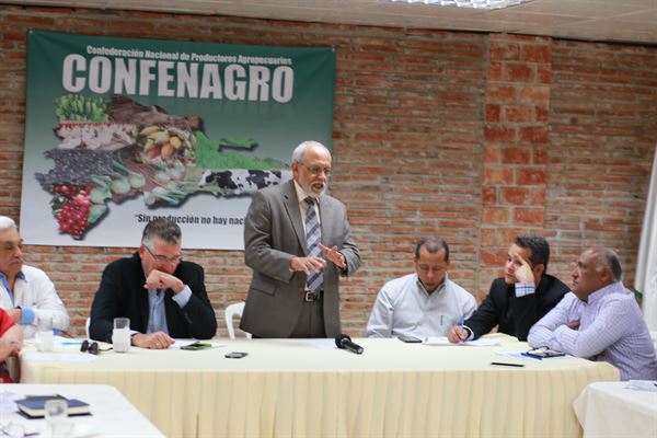 Pedro_Luis_Castellanos_Encuentro_con_Productores_agropecuarios.JPG