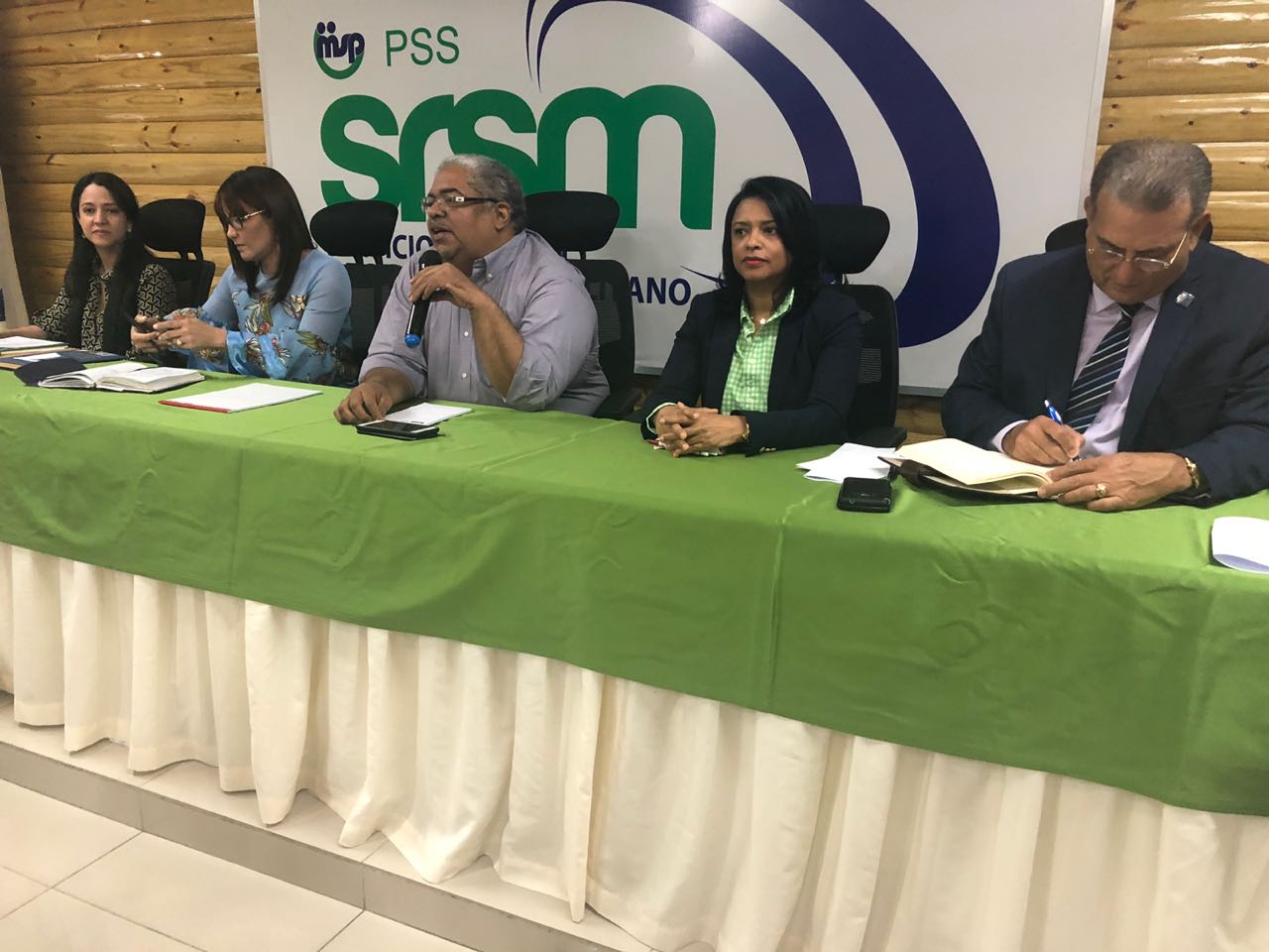 Titular_del_SNS_encabeza_encuentro_con_57_directores_de_hospitales__1.jpg