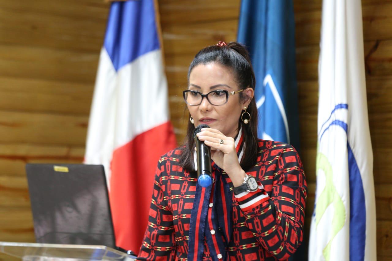 La_directora_del_SRSM_doctora_Mirna_Font-Frías_durante_su_participación_en_la_reunión_sobre_Expediente_Integral_de_Salud.JPG