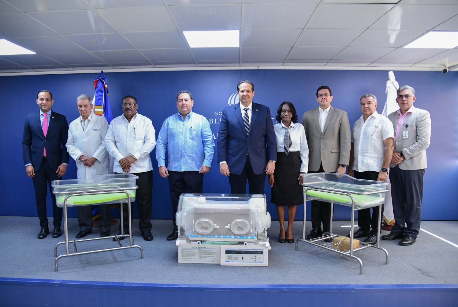 Salud entrega al SNS cunas e incubadoras para fortalecer la atención neonatal en los hospitales