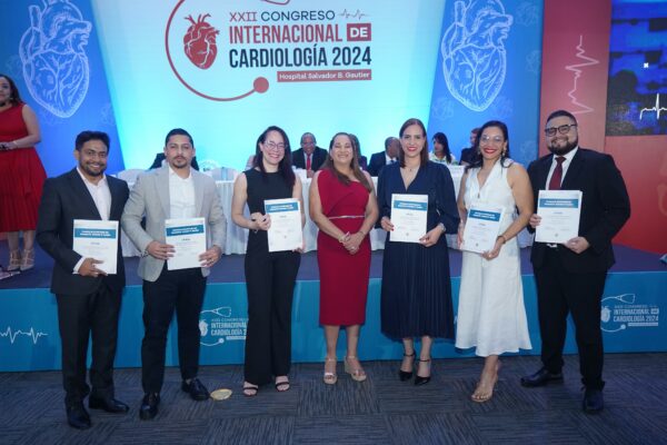 Hospital Salvador Gautier gradúa 21 nuevos especialistas en Cardiología