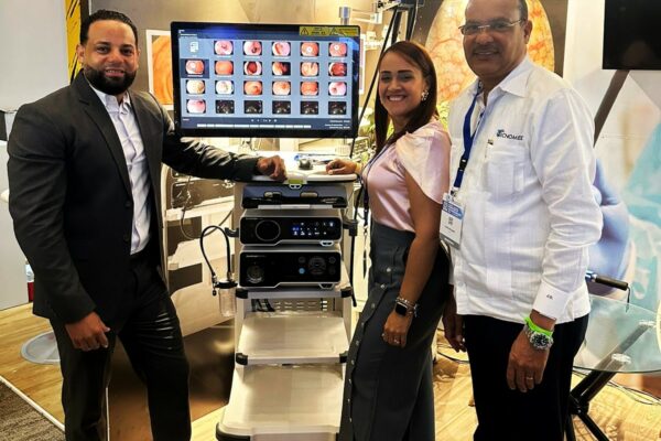 Tecnomed presenta equipo en congresos médico