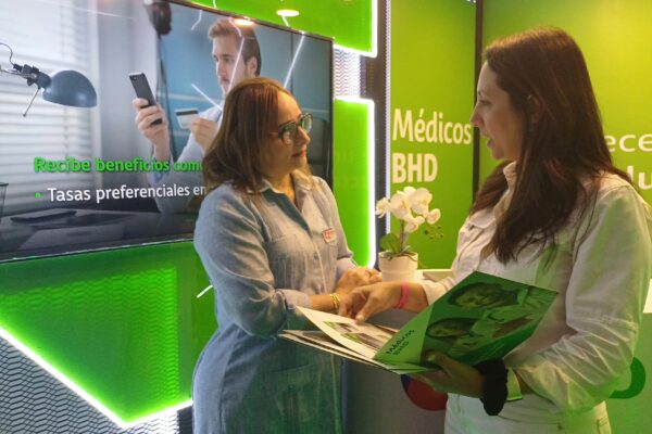 BHD Médicos presentó productos en congreso médico