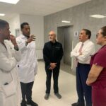 Cruz Jiminián visita al director del Hospital Mario Tolentino Dipp