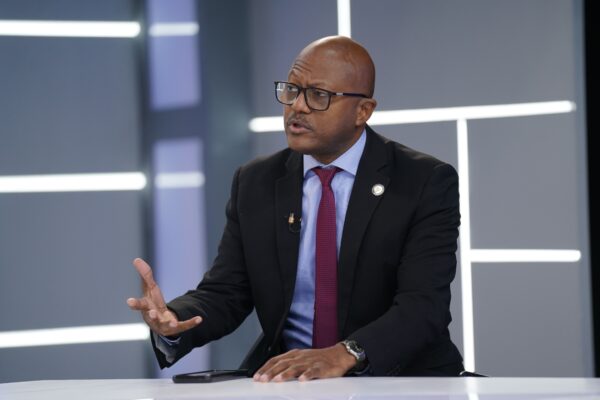 Secretario del CMD denuncia cancelaciones de médicos